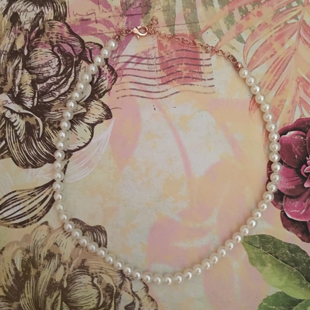 Faux Pearl Necklace w Gold Tone Adjustable Clasp